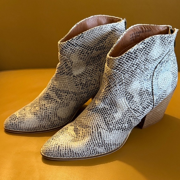 BEAST FASHION Shoes - BEAST FASHION Snakeskin Pattern Ankle Booties